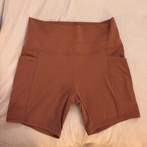 Athleta Salutation Stash Pocket Shorts 7in